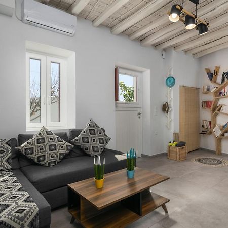 Milos Guesthouse Triovasálos エクステリア 写真