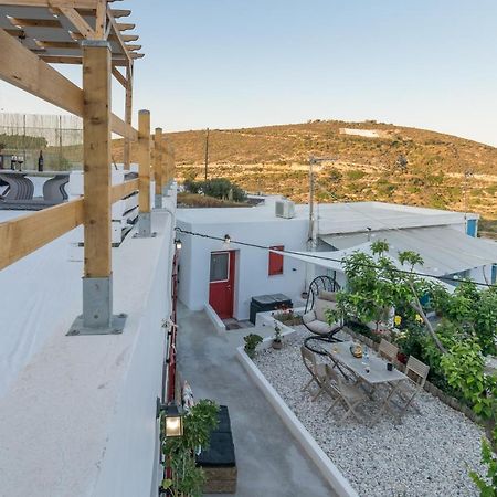Milos Guesthouse Triovasálos エクステリア 写真