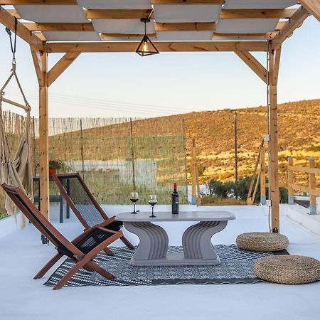 Milos Guesthouse Triovasálos エクステリア 写真