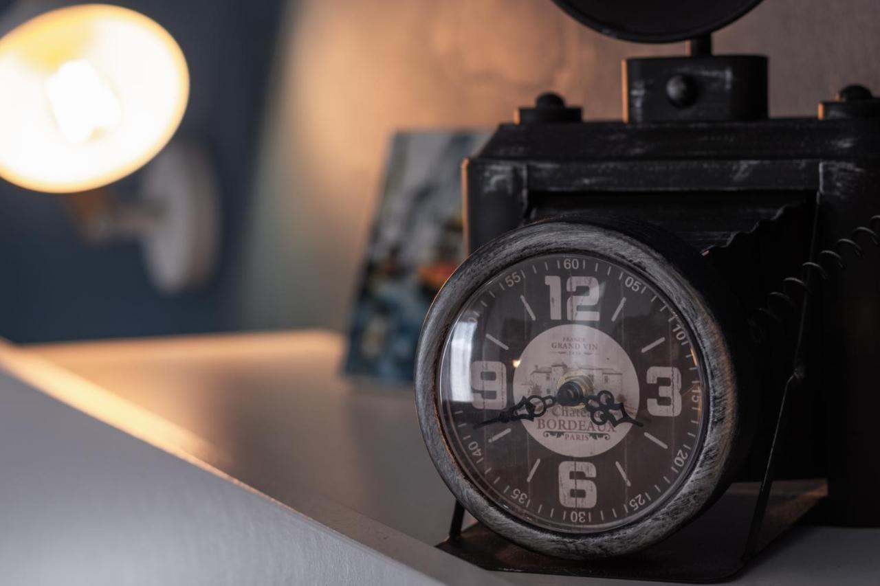 Milos Guesthouse Triovasálos エクステリア 写真