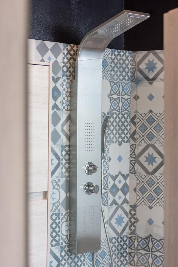 Milos Guesthouse Triovasálos エクステリア 写真