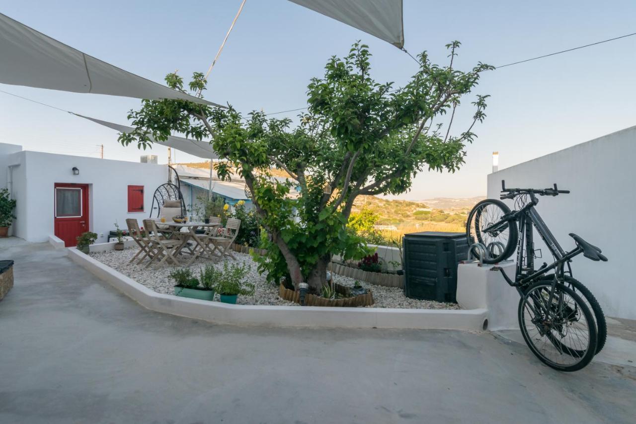 Milos Guesthouse Triovasálos エクステリア 写真