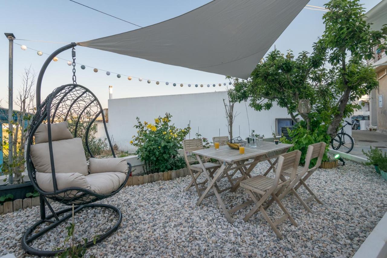 Milos Guesthouse Triovasálos エクステリア 写真